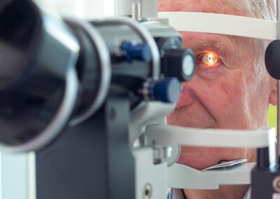 Implant oculaire cataracte et IRM : quelles sont les contre-indications ?