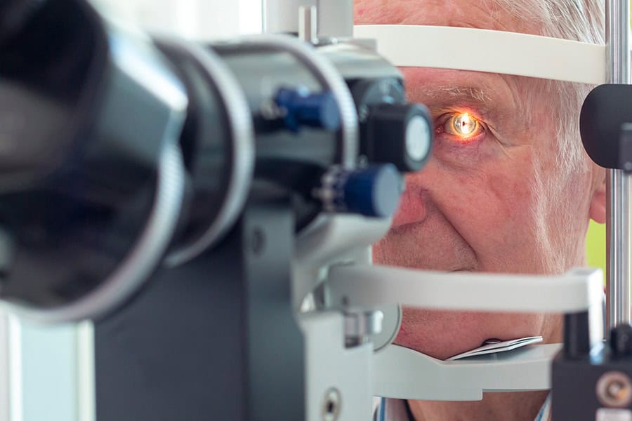 implant oculaire cataracte irm dr camille rambaud ophtalmologiste specialiste chirurgie cataracte paris