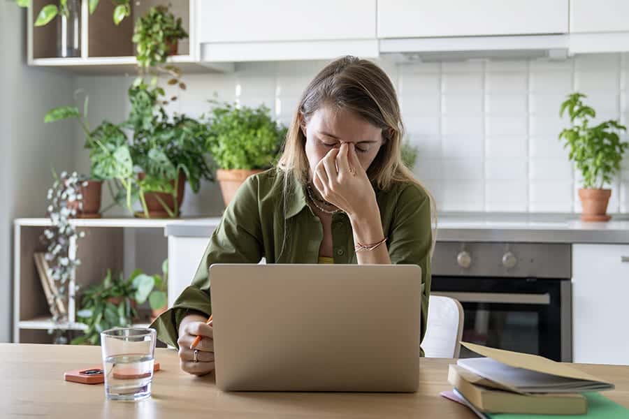 quand se pencher apres operation cataracte chirurgien ophtalmologue specialiste chirurgie cataracte paris dr camille rambaud