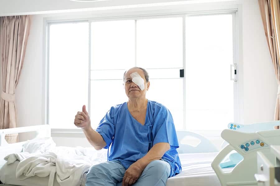 convalescence apres operation cataracte duree recuperation conseils apres chirurgie cataracte chirurgien ophtalmologue specialiste chirurgie cataracte paris dr camille rambaud