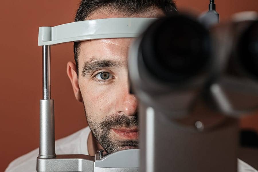 precautions apres operation laser cataracte secondaire symptomes traitement laser capsulotomie yag chirurgien ophtalmologue specialiste chirurgie cataracte paris dr camille rambaud